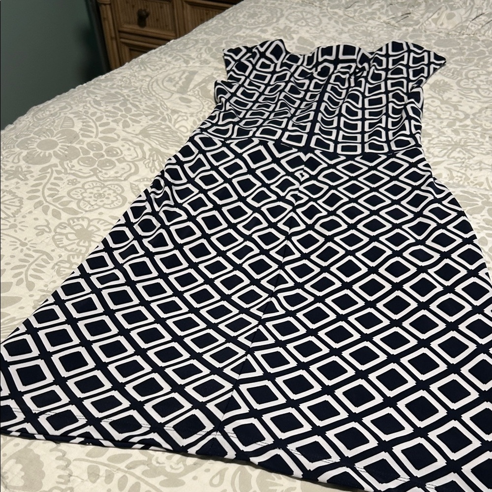 Ralph Lauren Blue and White Geometric Midi Dress - Picture 8 of 10